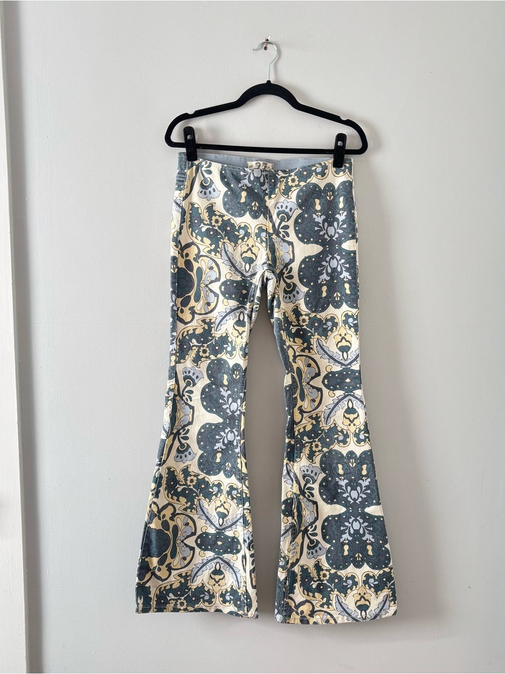 We The Free Penny Pull-On Printed Flare Jeans Ultra Wide Leg Stretch Denim
